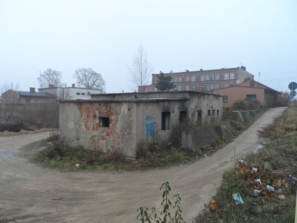 Akcja gaśnicza przed pustostanem przy ul. Piłsudskiego Akcja gaśnicza przed pustostanem przy ul. Piłsudskiego