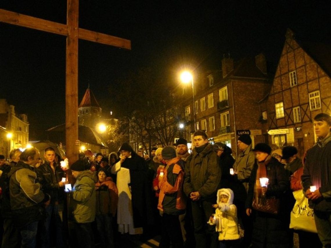 ALLELUJA!!! Liturgia Wigilii Paschalnej i procesja rezurekcyjna ALLELUJA!!! Liturgia Wigilii Paschalnej i procesja rezurekcyjna