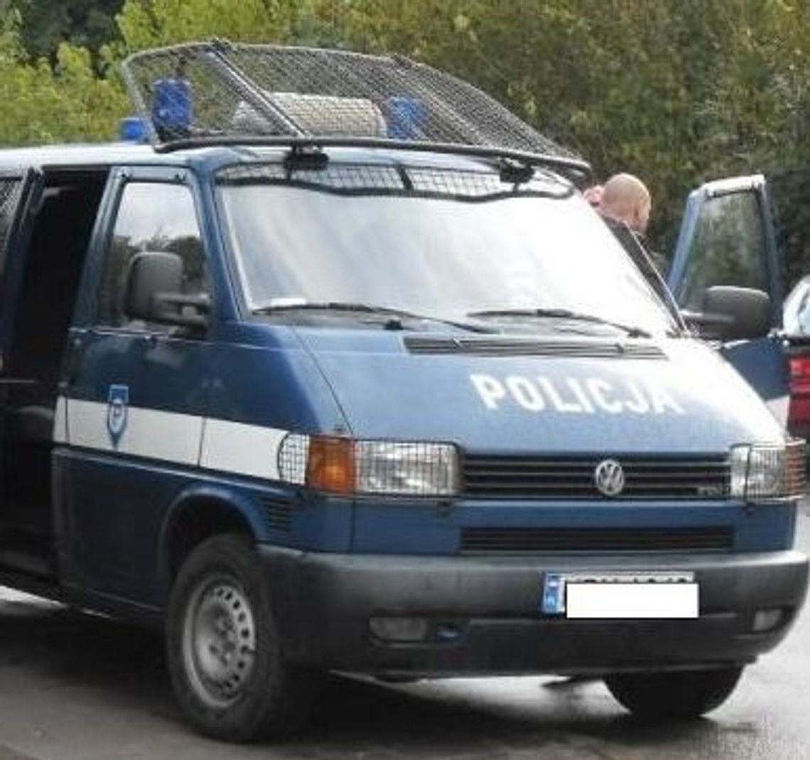 Amator za kierownicą, dwie osoby ranne