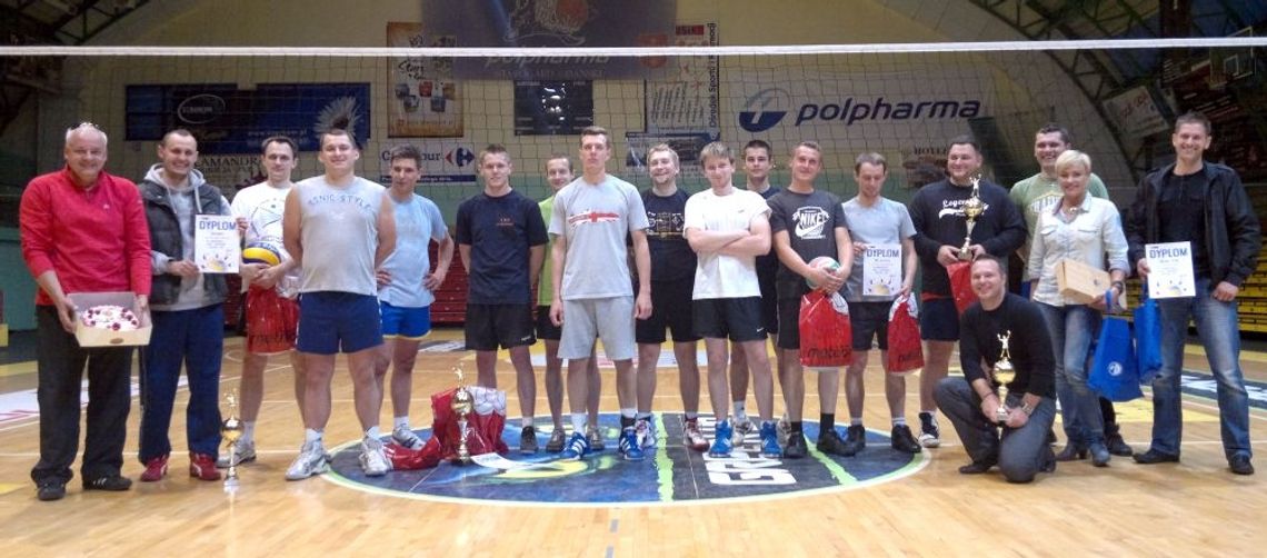 Ambitni niepokonani. Amatorski Liga Piłki Siatkowej - wiosna 2012 Ambitni niepokonani. Amatorski Liga Piłki Siatkowej - wiosna 2012
