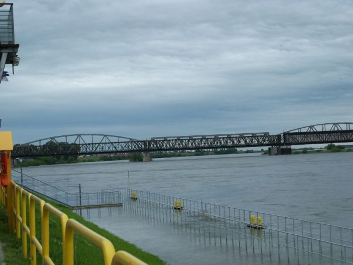 Andrzej Netkowski płynie Wisłą do grodu Sambora Andrzej Netkowski płynie Wisłą do grodu Sambora