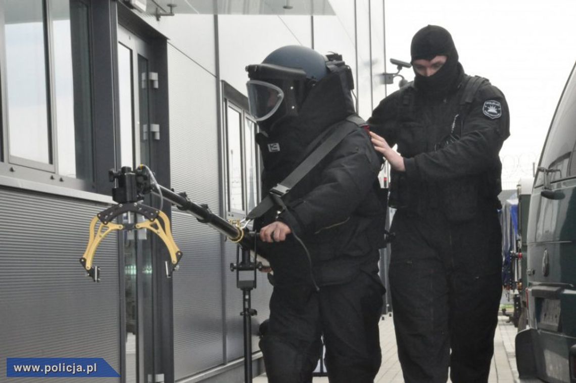 Antyterroryści w Rokitkach! To nie były ćwiczenia... Antyterroryści w Rokitkach! To nie były ćwiczenia...