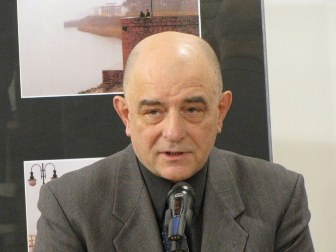 Aparat jak wieczne pióro. Obrazy, migawki i fotki z archiwalnej gablotki Iwa Dylkiewicza Aparat jak wieczne pióro. Obrazy, migawki i fotki z archiwalnej gablotki Iwa Dylkiewicza