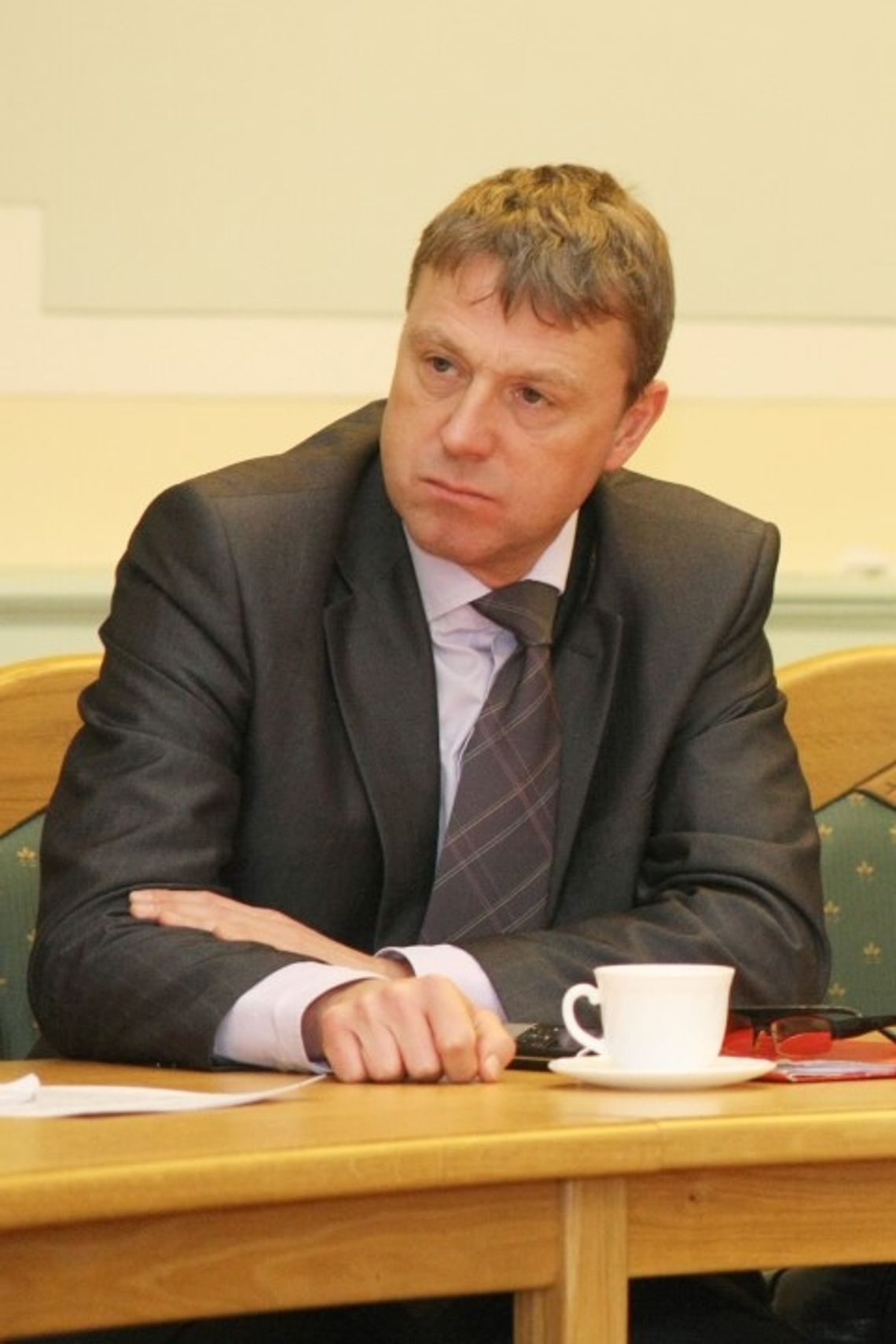 Apele przyniosły skutek? Kładka nadal czynna.