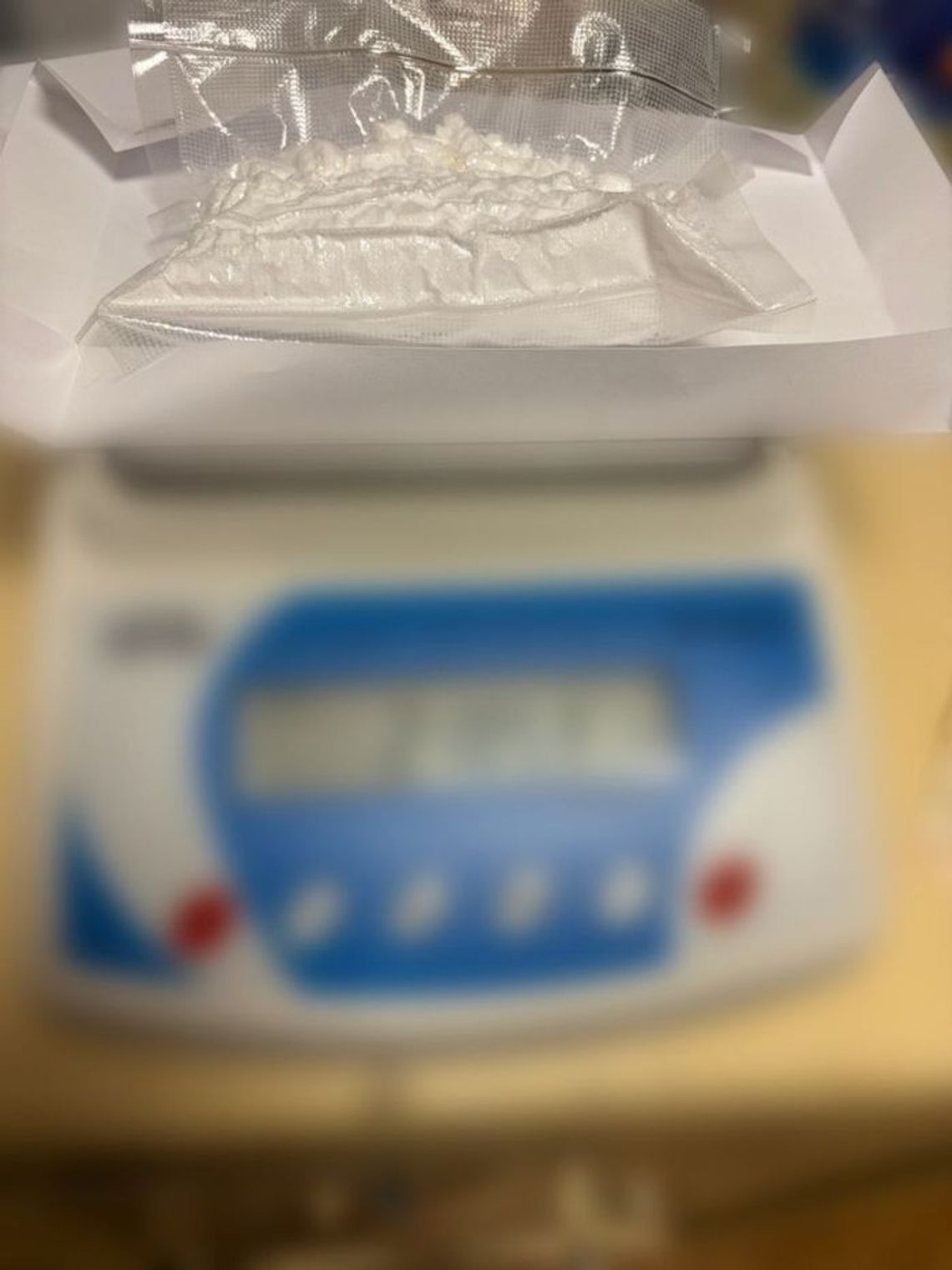 ARESZT DLA 34-LATKA ZA POSIADANIE ZNACZNEJ ILOŚCI NARKOTYKÓW ORAZ UDZIELANIE ICH W CELU OSIĄGNIĘCIA KORZYŚCI MAJĄTKOWEJ.