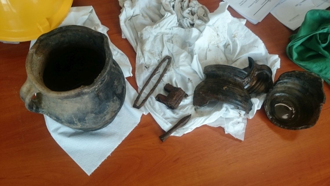 Artefakty na terenie ZUOK - znaleźli wczesnośredniowieczne naczynia, kłódki oraz krzesiwa Artefakty na terenie ZUOK - znaleźli wczesnośredniowieczne naczynia, kłódki oraz krzesiwa