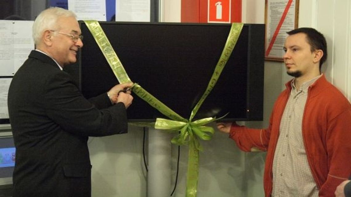 Atmoludek prawdę ci powie - ekologiczny panel informacyjny uruchomiony w Urzędzie Miejskim Atmoludek prawdę ci powie - ekologiczny panel informacyjny uruchomiony w Urzędzie Miejskim