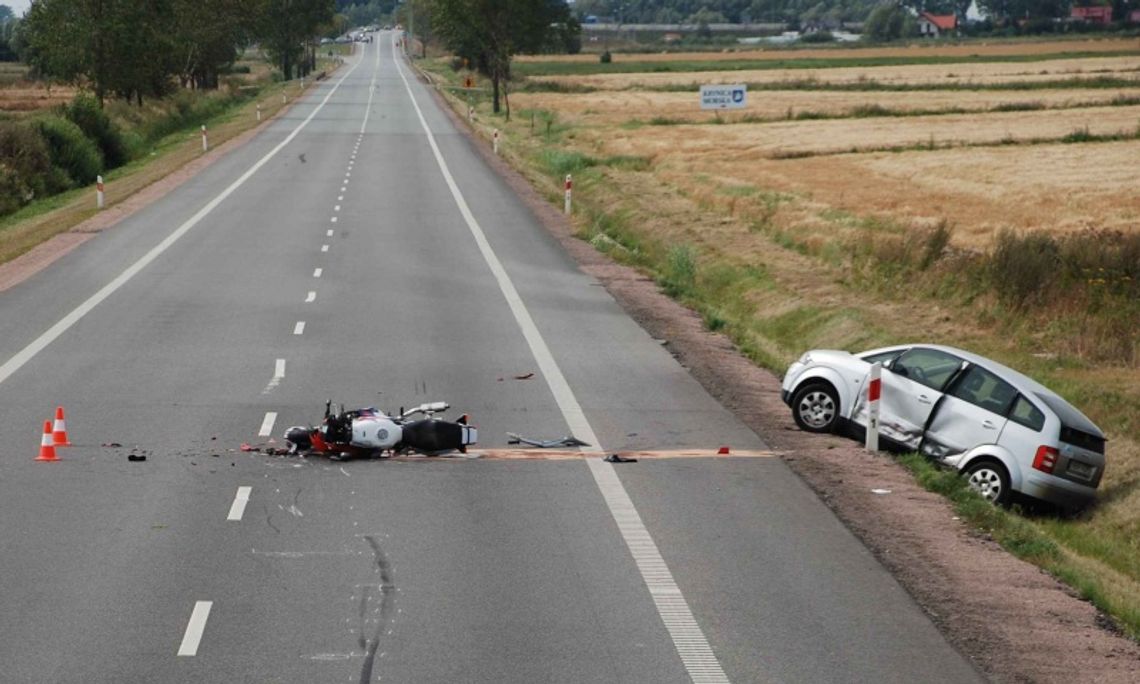 Audi i motocykl zderzyły się na "siódemce". Ciężko ranny motocyklista