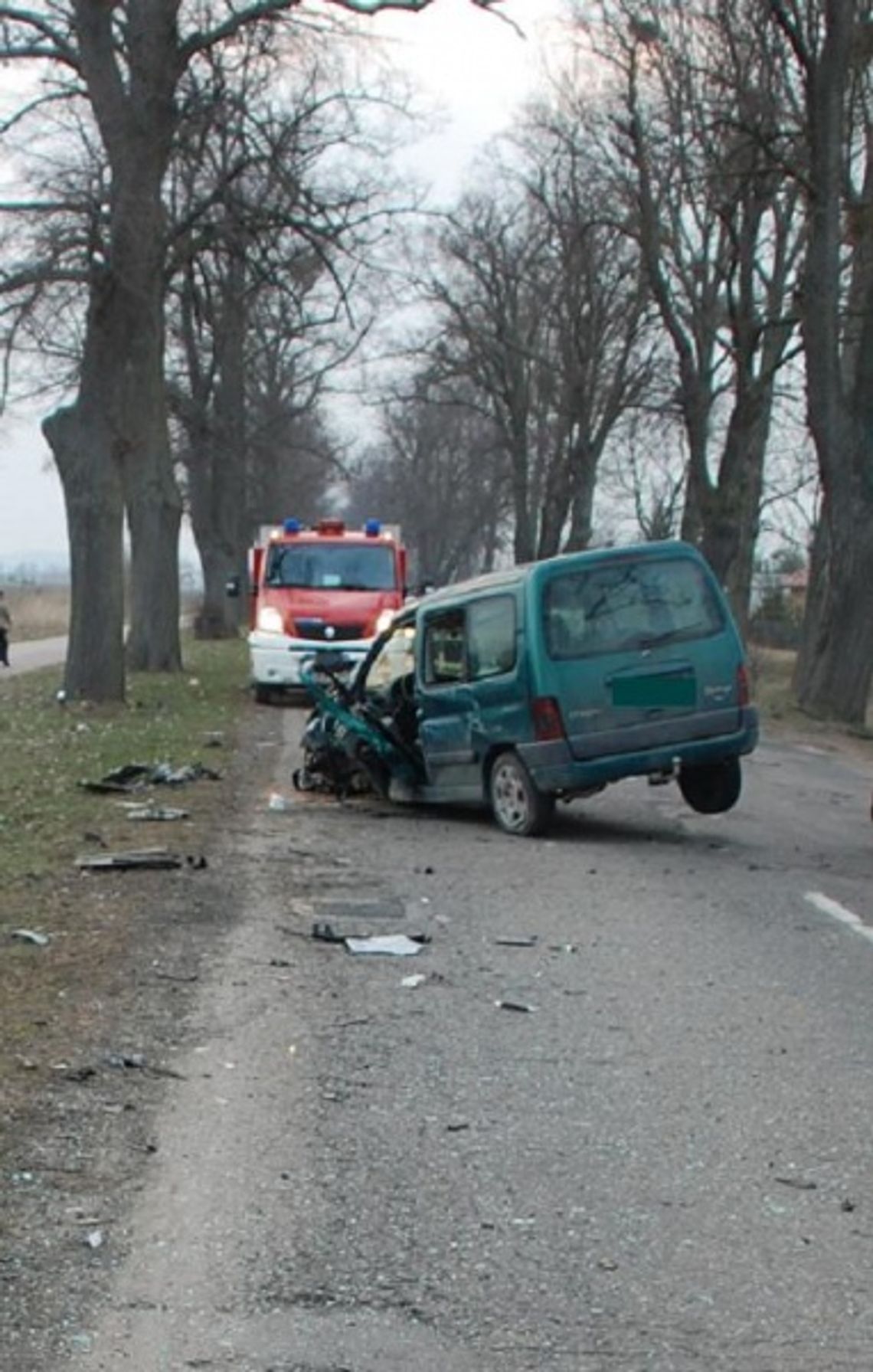 Audi w rowie, kobieta jest ranna