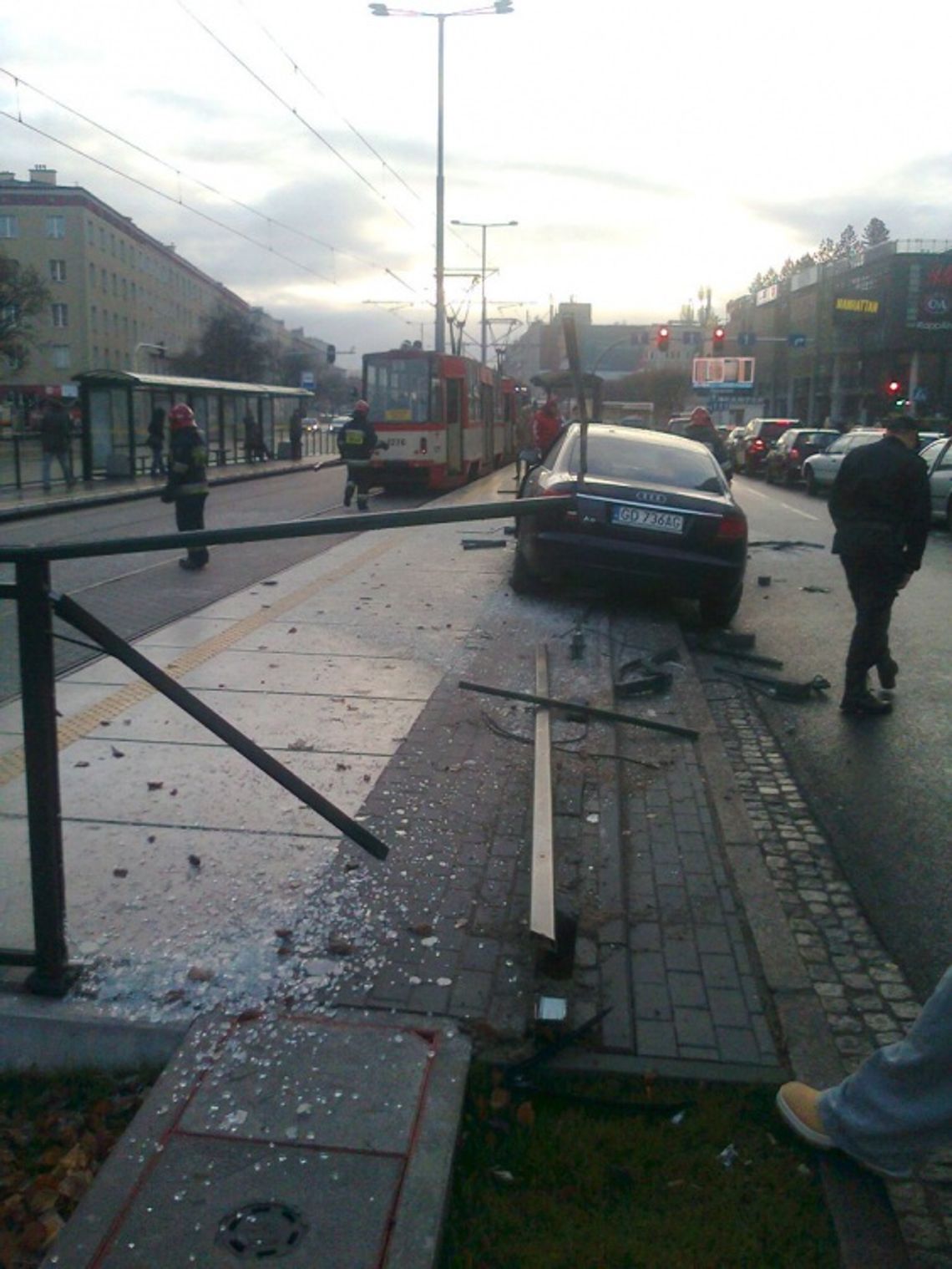 Autem w przystanek tramwajowy