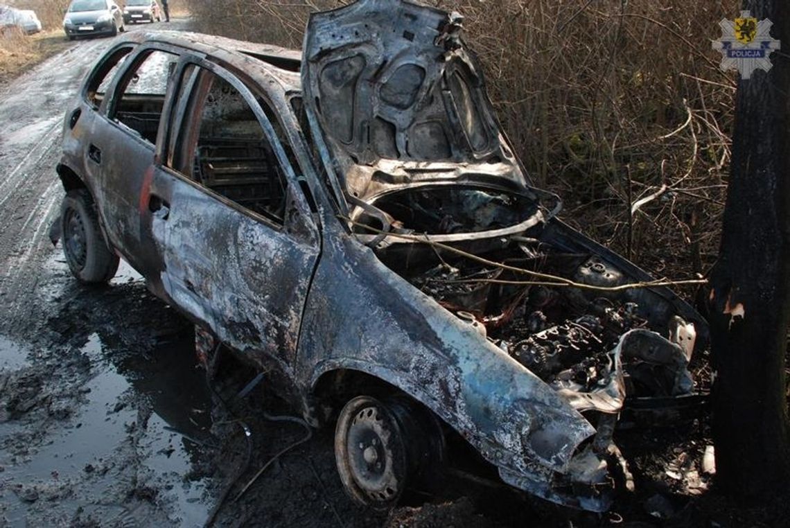 Auto w płomieniach, kierująca w szpitalu