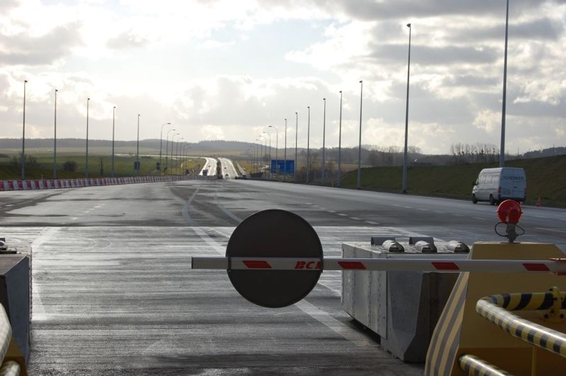 Autobus spłonął doszczętnie na autostradzie Autobus spłonął doszczętnie na autostradzie