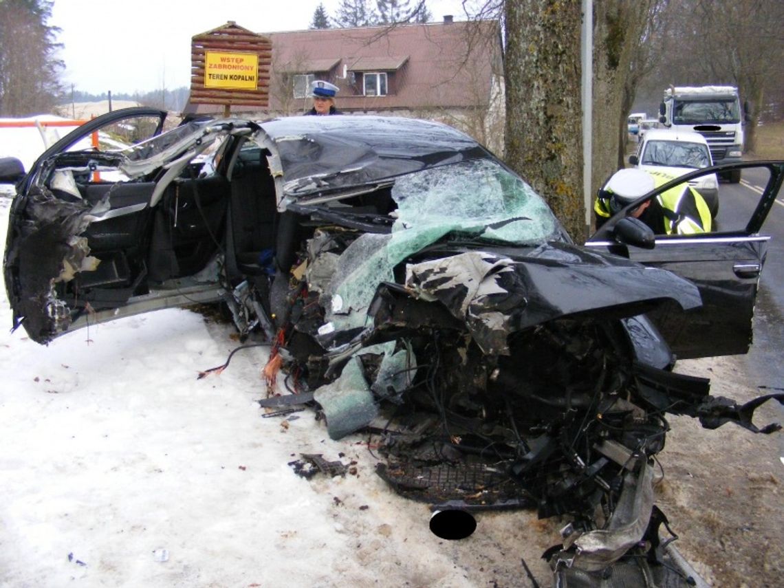 Autokasacja - silnik wyleciał z samochodu Autokasacja - silnik wyleciał z samochodu