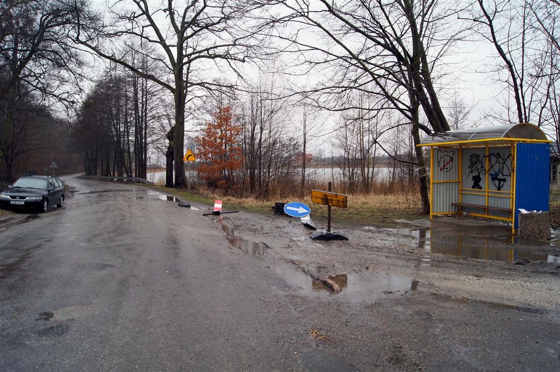 Bądki-Krzykosy. Zniszczone tablice z informacją o objeździe! Bądki-Krzykosy. Zniszczone tablice z informacją o objeździe!