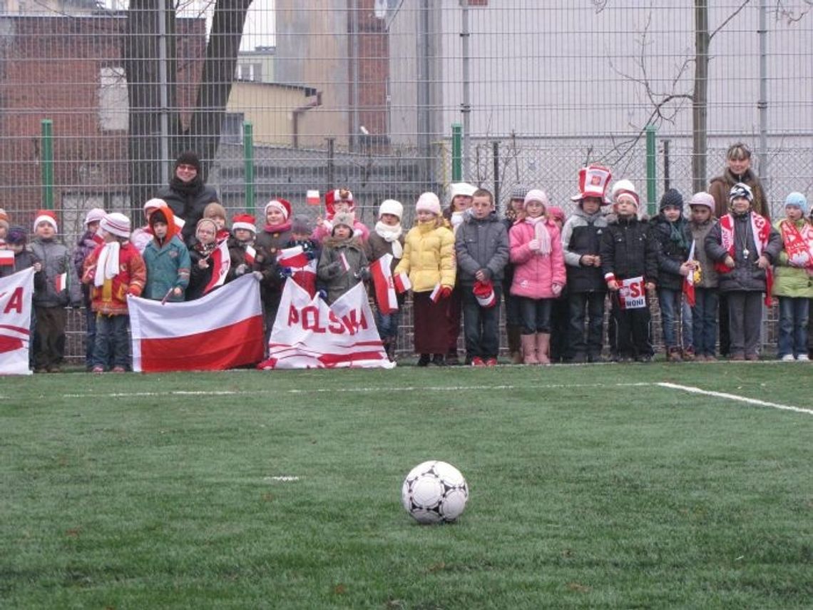 Balony w niebo, ląduje orlik! 