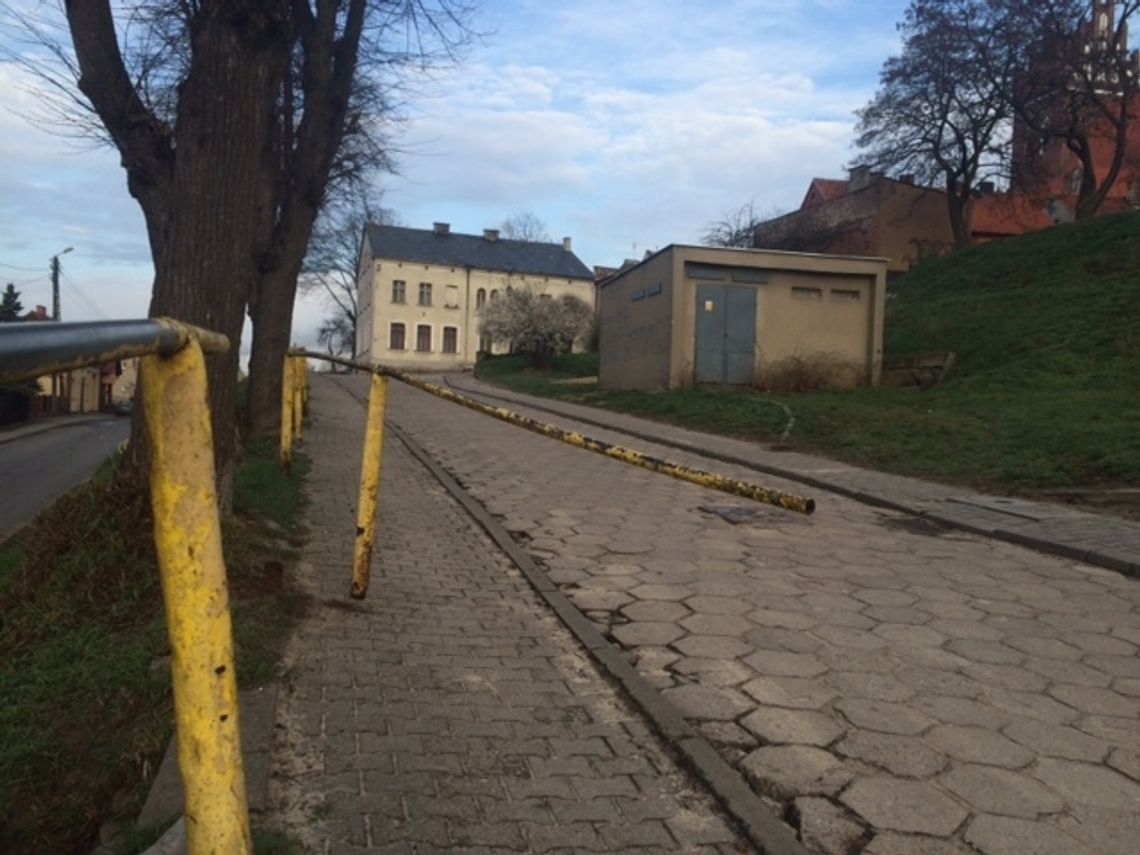 Balustrada jak dzida. Zamiast zabezpieczać, zagrażała bezpieczeństwu 