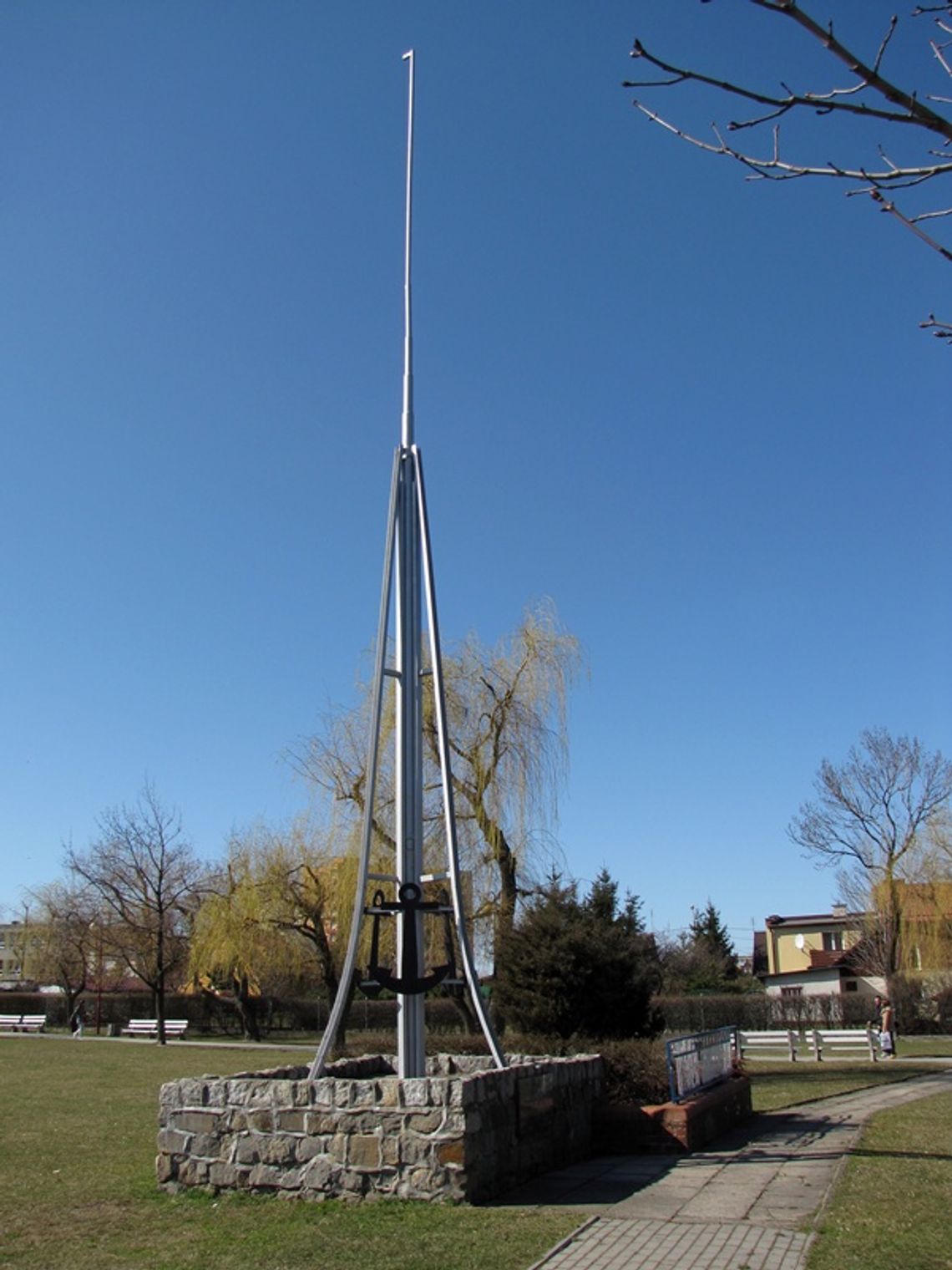 Bandera nad miastem – na pamiątkę powstania Szkoły Morskiej Bandera nad miastem – na pamiątkę powstania Szkoły Morskiej