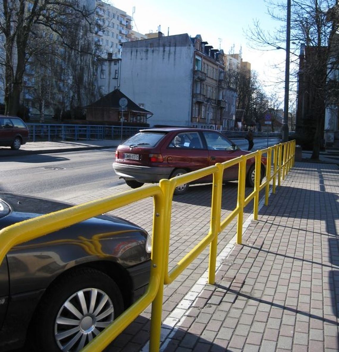 Barierki zagrażają bezpieczeństwu - narzekają kierowcy.