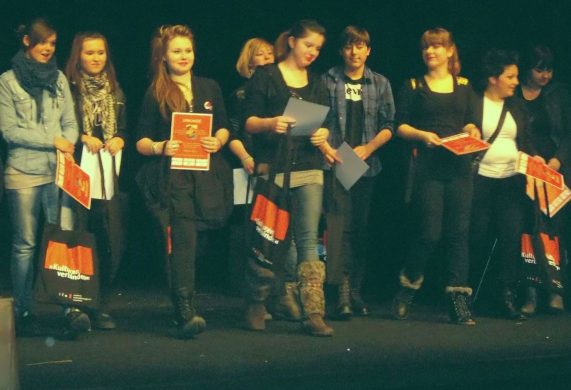 Barwna i przebojowa „Dwójka”. Uczniowie z Tczewa w teatrze po niemiecku