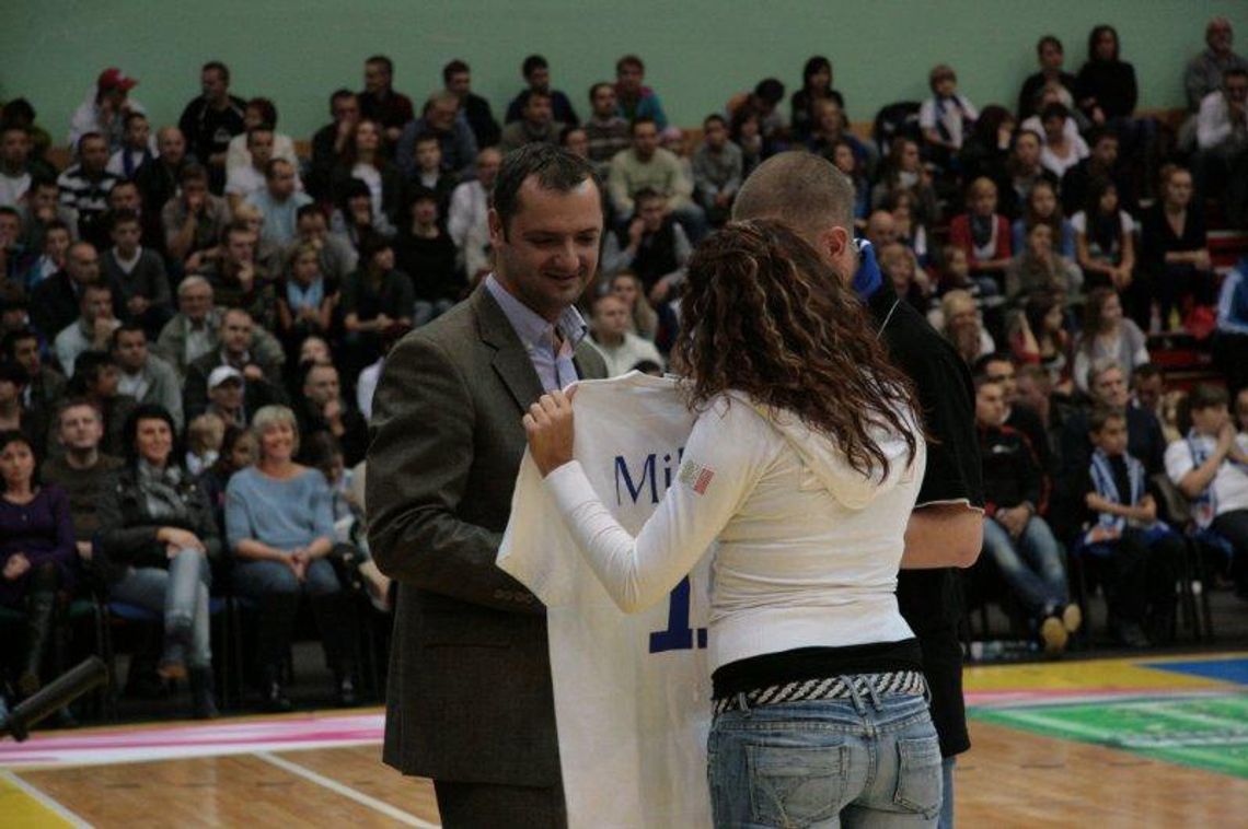 Baty przed swoją publicznością na inaugurację ligi koszykarskiej Baty przed swoją publicznością na inaugurację ligi koszykarskiej