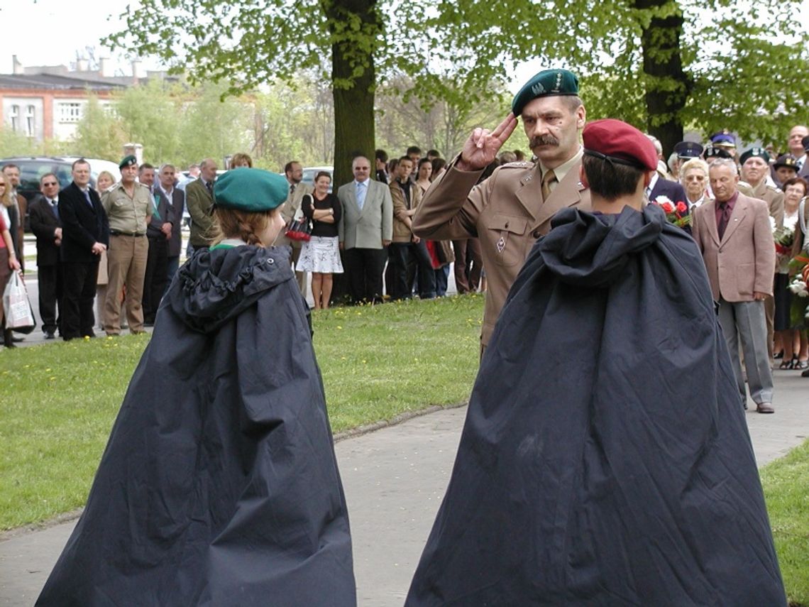 Bez zaciemniania jednych wątków i wybielania drugich Bez zaciemniania jednych wątków i wybielania drugich