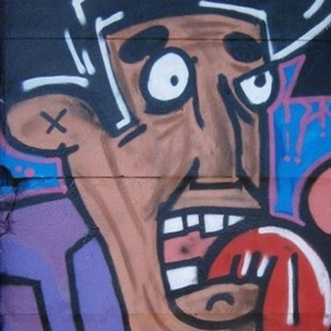 Bezkarni graficiarze. Na oczach strażników zamalowali mur Bezkarni graficiarze. Na oczach strażników zamalowali mur