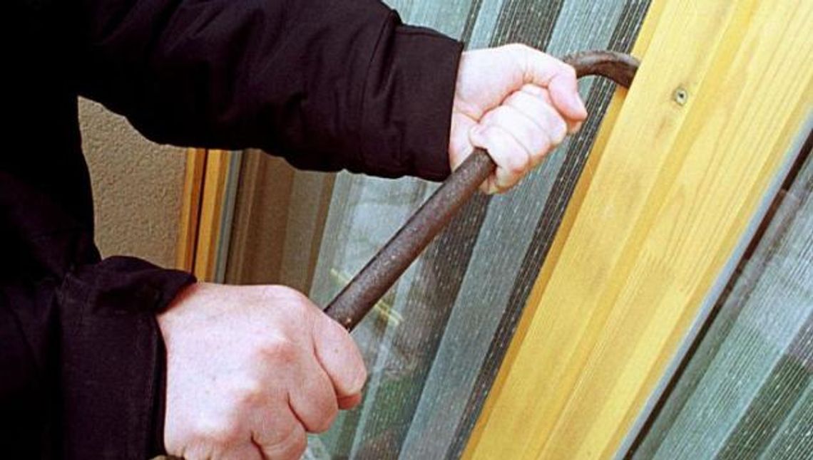 Bezpieczne święta. Policjanci przypominają o zasadach bezpieczeństwa w okresie świąt Bezpieczne święta. Policjanci przypominają o zasadach bezpieczeństwa w okresie świąt