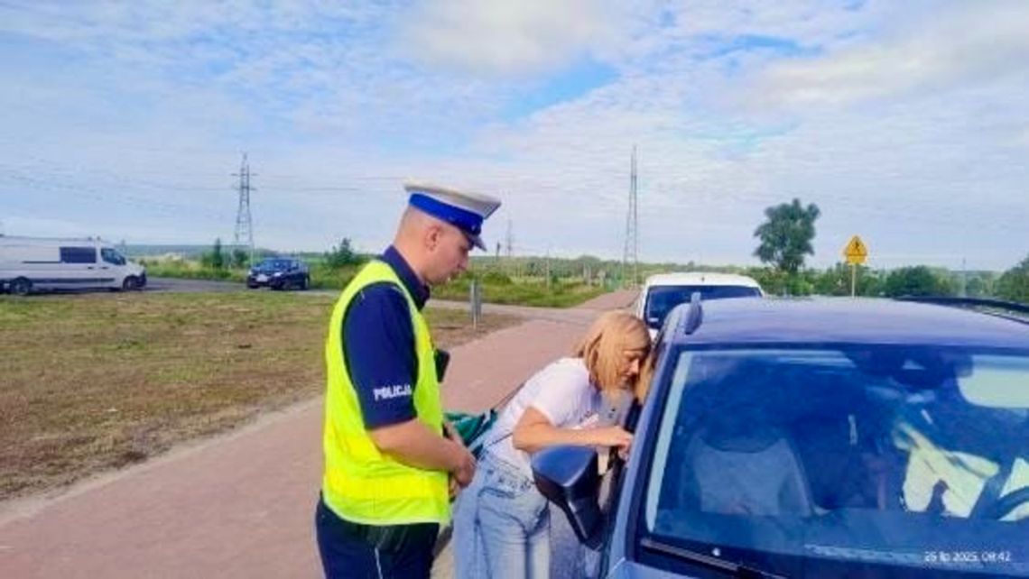 Bezpieczny Piątek na torach – tczewscy policjanci edukują kierowców i pieszych