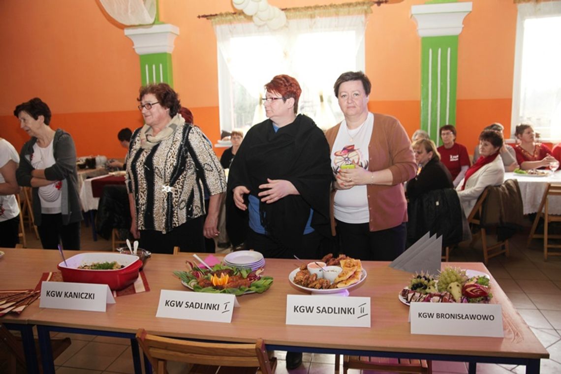 Biły pianę i wbijały gwoździe Biły pianę i wbijały gwoździe