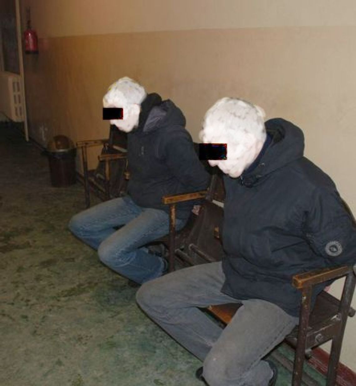 BLIŹNIACZY DUET Z KILKUDZIESIĘCIOMA PRZESTĘPSTWAMI NA KONCIE