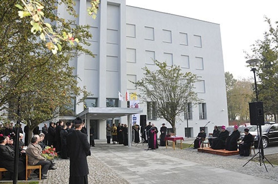 Bogate zasoby znalazły schronienie w nowej bibliotece Bogate zasoby znalazły schronienie w nowej bibliotece