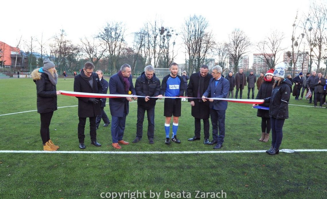 Boisko piłkarskie z nawierzchnią syntetyczną oddane do użytku na AWFiS w Gdańsku
