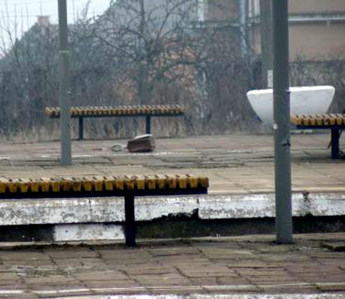 BOMBA na peronie czwartym? Ewakuacja dworca, wstrzymane pociągi BOMBA na peronie czwartym? Ewakuacja dworca, wstrzymane pociągi