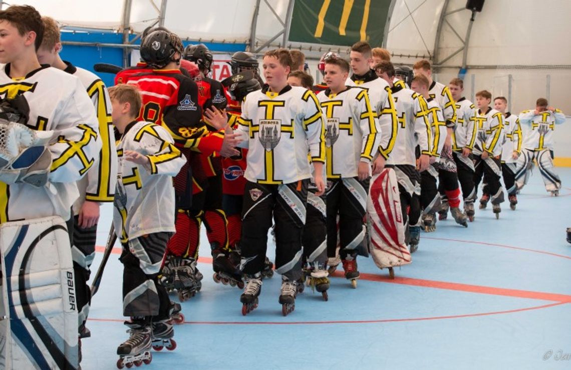 Bombek mistrzem Polski w hokeju na rolkach Bombek mistrzem Polski w hokeju na rolkach