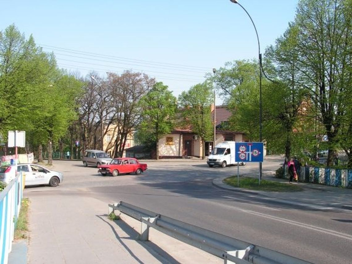 „Bombowy” klient w sklepie. Ukradł towar za 30 zł, wstrzymał ruch... nawet pociągów „Bombowy” klient w sklepie. Ukradł towar za 30 zł, wstrzymał ruch... nawet pociągów