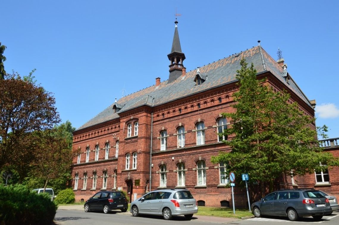 Boso na mróz i śnieg,  szarpanie i zrzucanie z łóżek... 