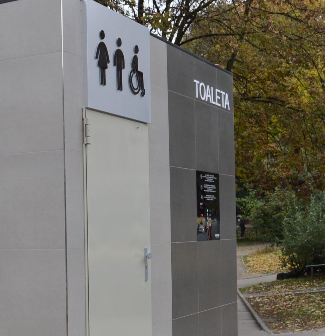 Brak słów. Wandalizm i włamanie do nowego... szaletu Brak słów. Wandalizm i włamanie do nowego... szaletu