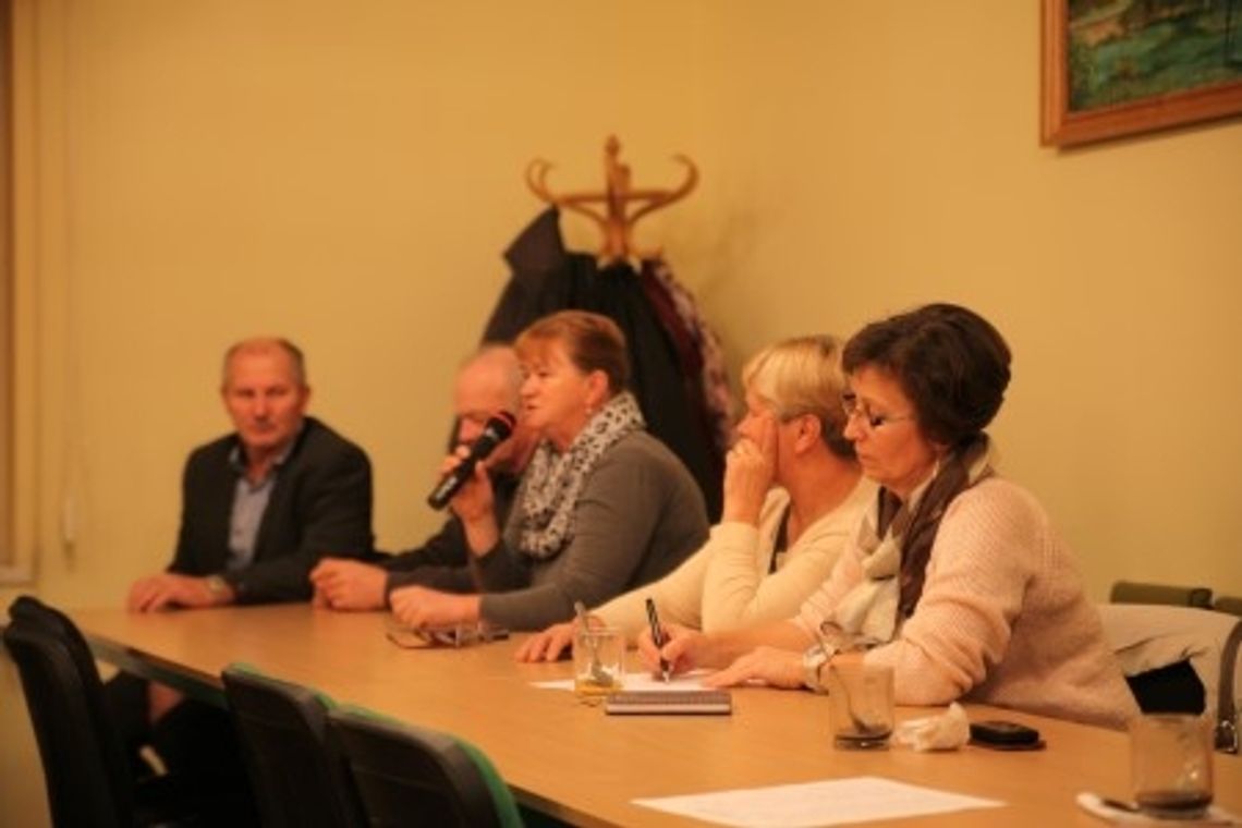 Brakuje punktów oświetleniowych w pobliżu szkoły Brakuje punktów oświetleniowych w pobliżu szkoły