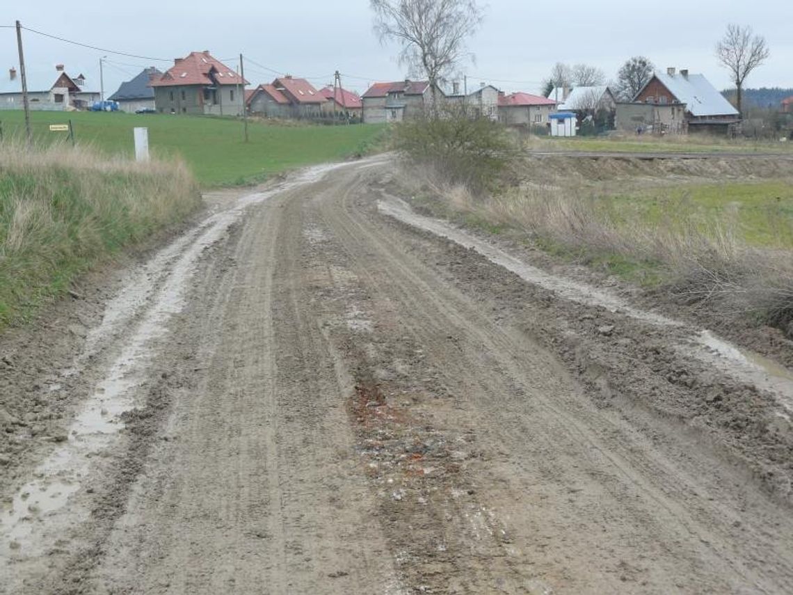 Budowa A-1 w toku, a mieszkańcy narzekają: strach chodzić tą ulicą Budowa A-1 w toku, a mieszkańcy narzekają: strach chodzić tą ulicą