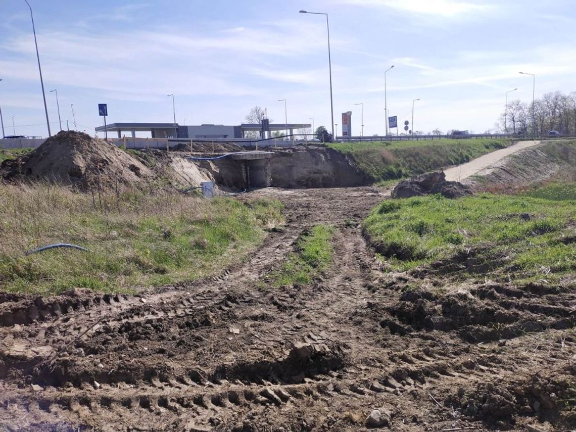 Budowa łącznic w Czarlinie oraz przebudowa połączenia ze ścieżką rowerową w Knybawie