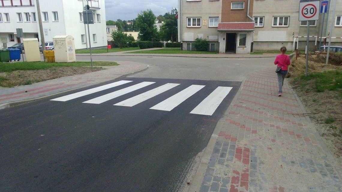 Budują chodniki, remontują drogi Budują chodniki, remontują drogi