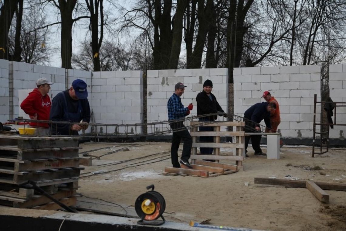 Budują remizę własnymi siłami Budują remizę własnymi siłami