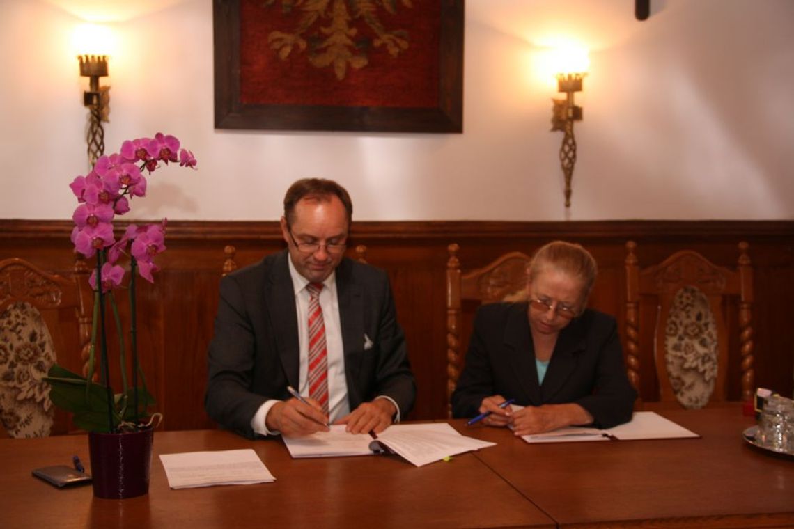 Burmistrz podpisała umowę na projekt rewitalizacji Starego Miasta Burmistrz podpisała umowę na projekt rewitalizacji Starego Miasta