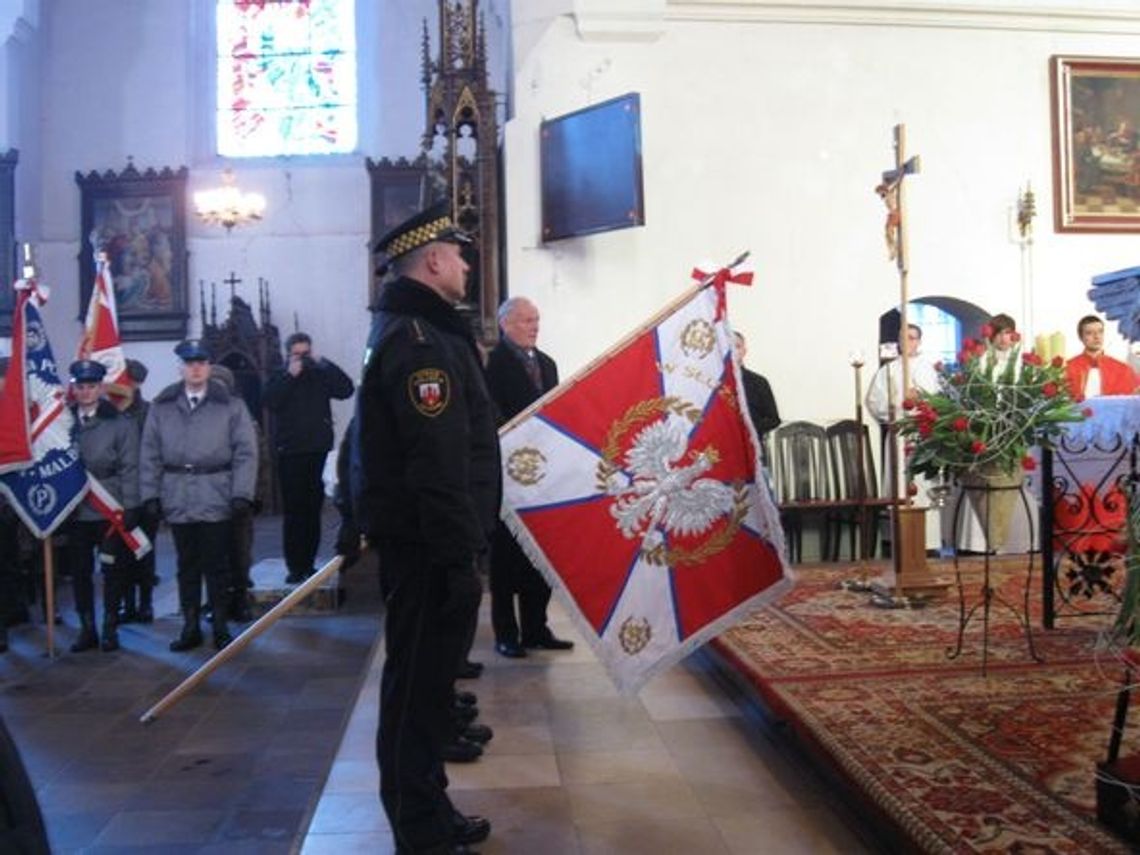 Burmistrz ufundował więzieniu sztandar