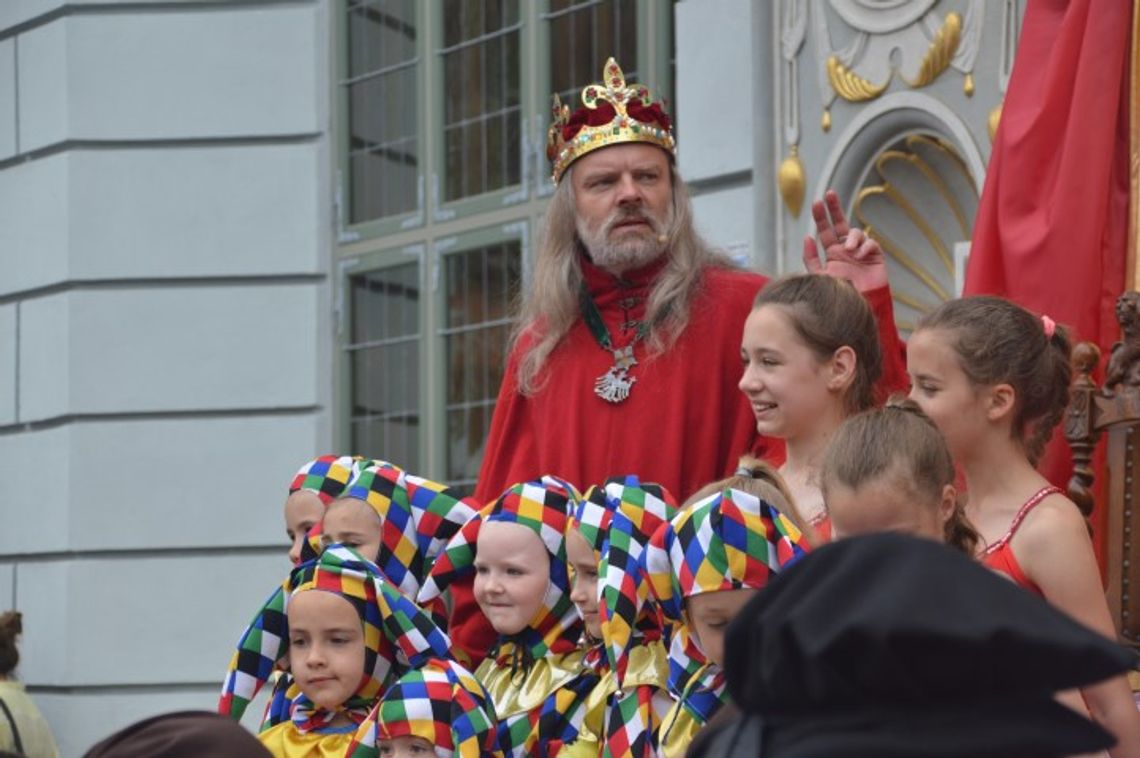 Bursztynki wystąpiły na gdańskiej paradzie na cześć Kazimierza Jagiellończyka