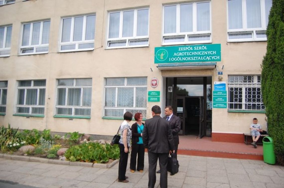 Burza po wystąpieniu starosty tczewskiego w sprawie szkoły w Swarożynie Burza po wystąpieniu starosty tczewskiego w sprawie szkoły w Swarożynie