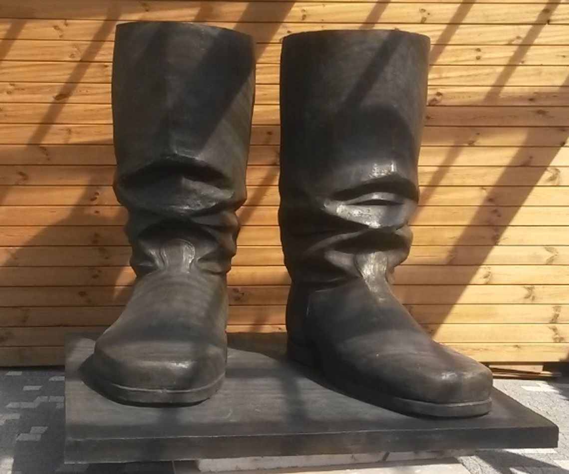 Buty Stalina i wystawa o rewolucji na Węgrzech Buty Stalina i wystawa o rewolucji na Węgrzech