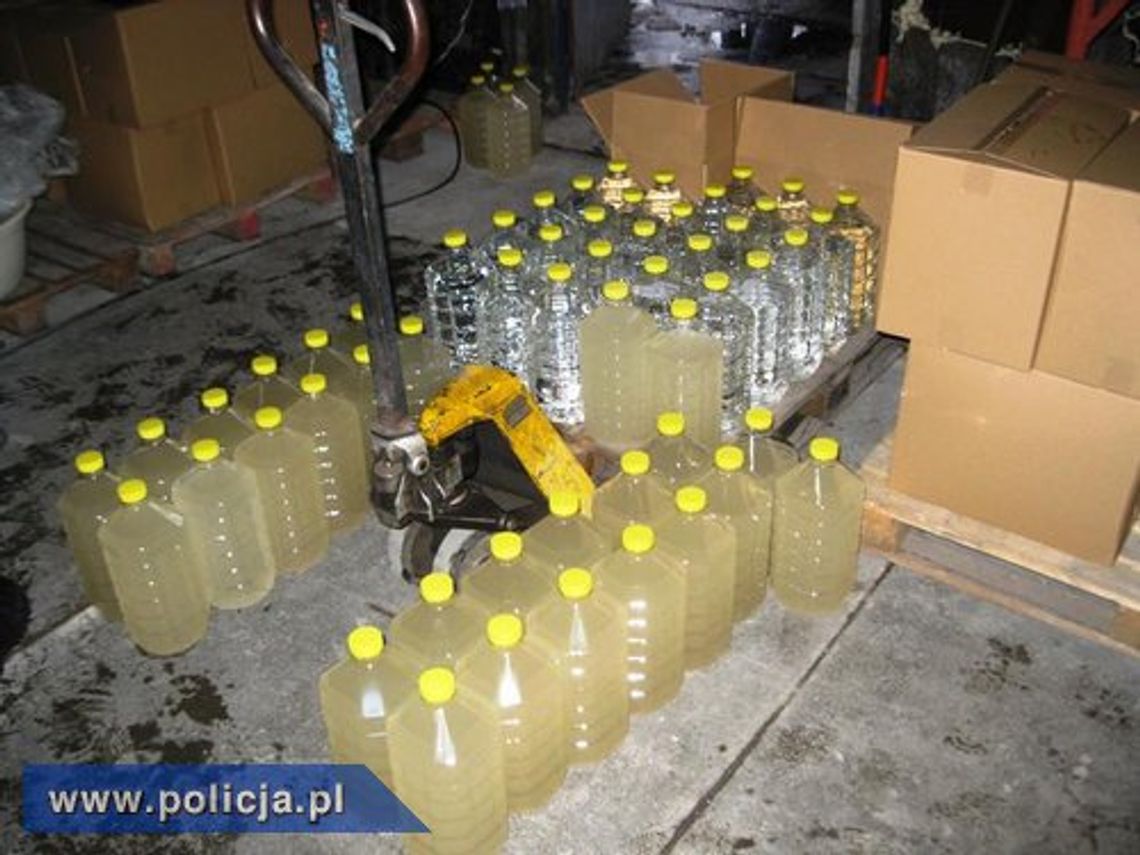 CBŚ rozpracował w Starogardzie nielegalną rozlewnię alkoholu CBŚ rozpracował w Starogardzie nielegalną rozlewnię alkoholu