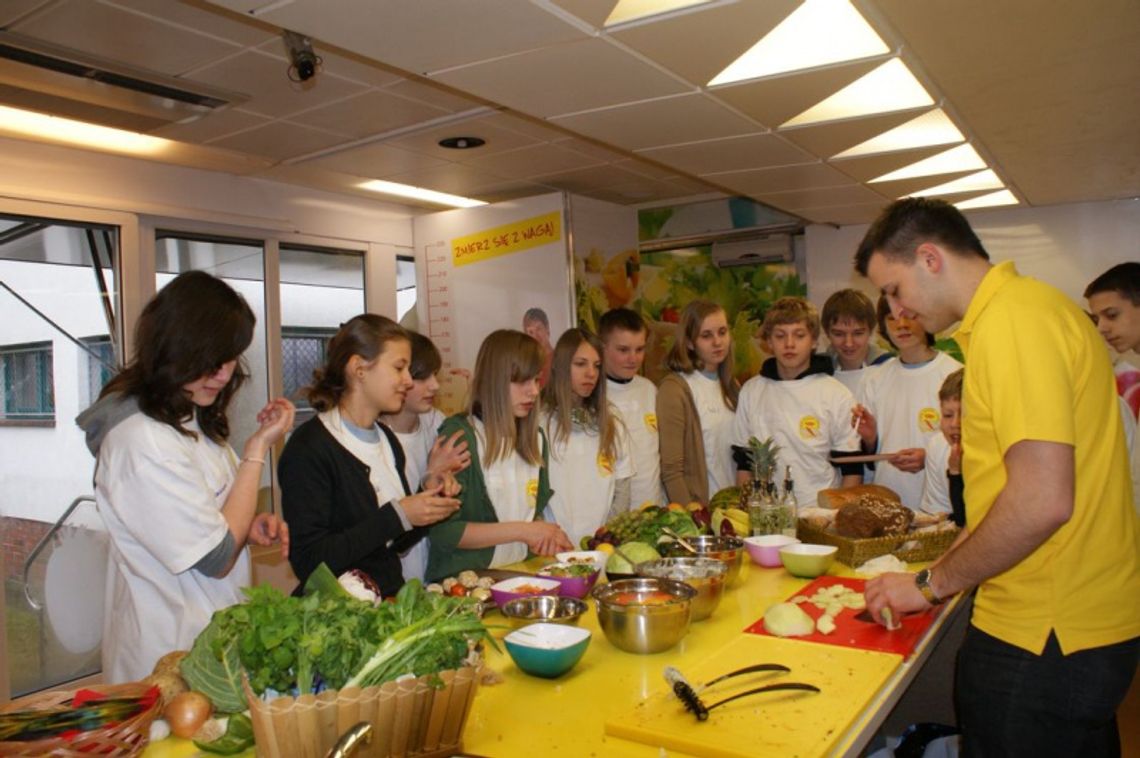 Chcą być szczupli, sprawni, piękni. „Jedz smacznie i zdrowo” Chcą być szczupli, sprawni, piękni. „Jedz smacznie i zdrowo”
