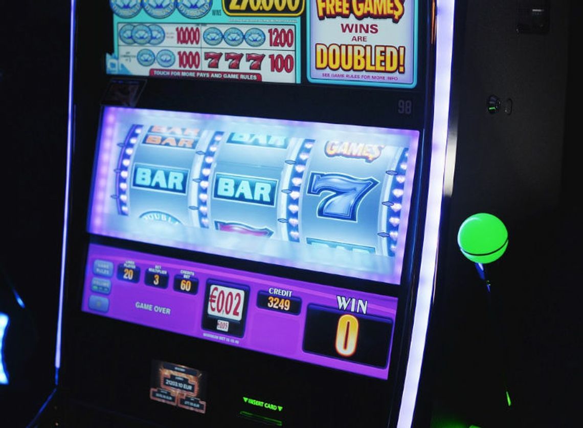 Chciał ukraść pieniądze z automatu ale został zatrzymany przez policje Chciał ukraść pieniądze z automatu ale został zatrzymany przez policje